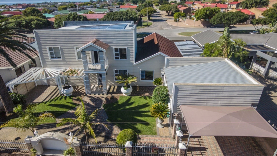 6 Bedroom Property for Sale in Heiderand Western Cape